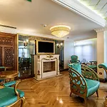 Stylish Studio In Historic Mansion In Beylerbeyi