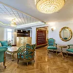 Stylish Studio In Historic Mansion In Beylerbeyi